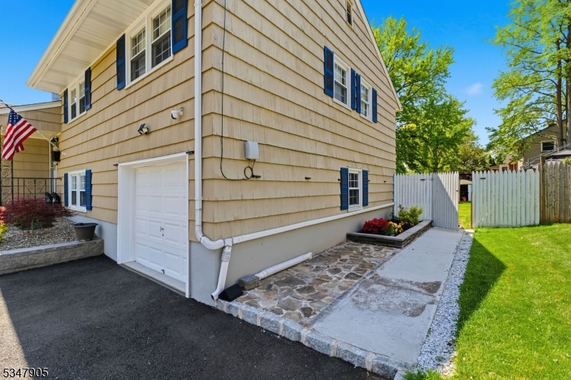 205 New Dover Rd