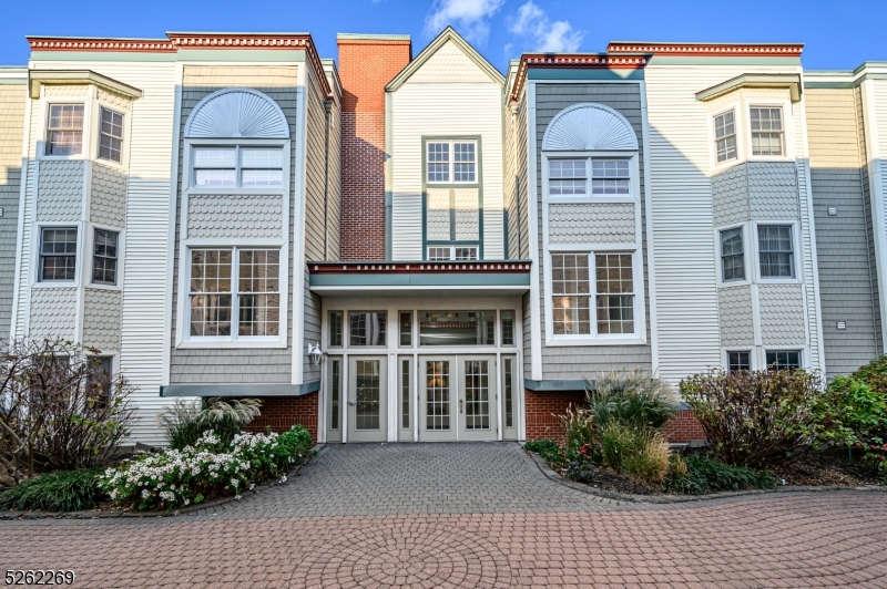 106 The Promenade