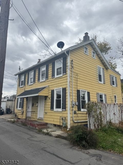 Photo of 10 Cedar Alley, Phillipsburg, NJ 08865 (MLS # 3995698)