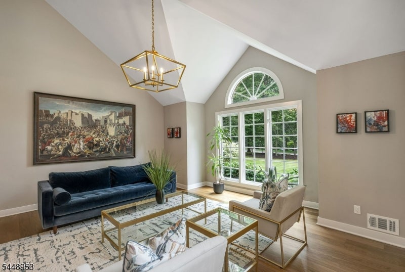 15 Crescent Ridge Rd