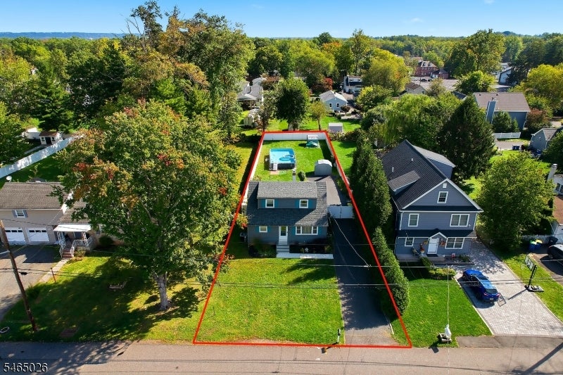 61 Leghorn Ave