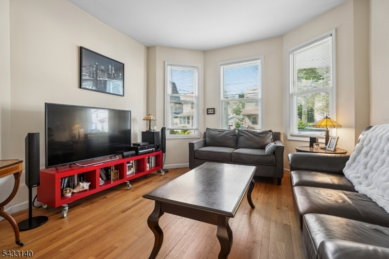 68 Llewellyn Ave