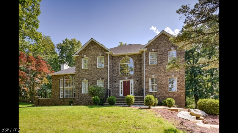 4 Lindsay Ln