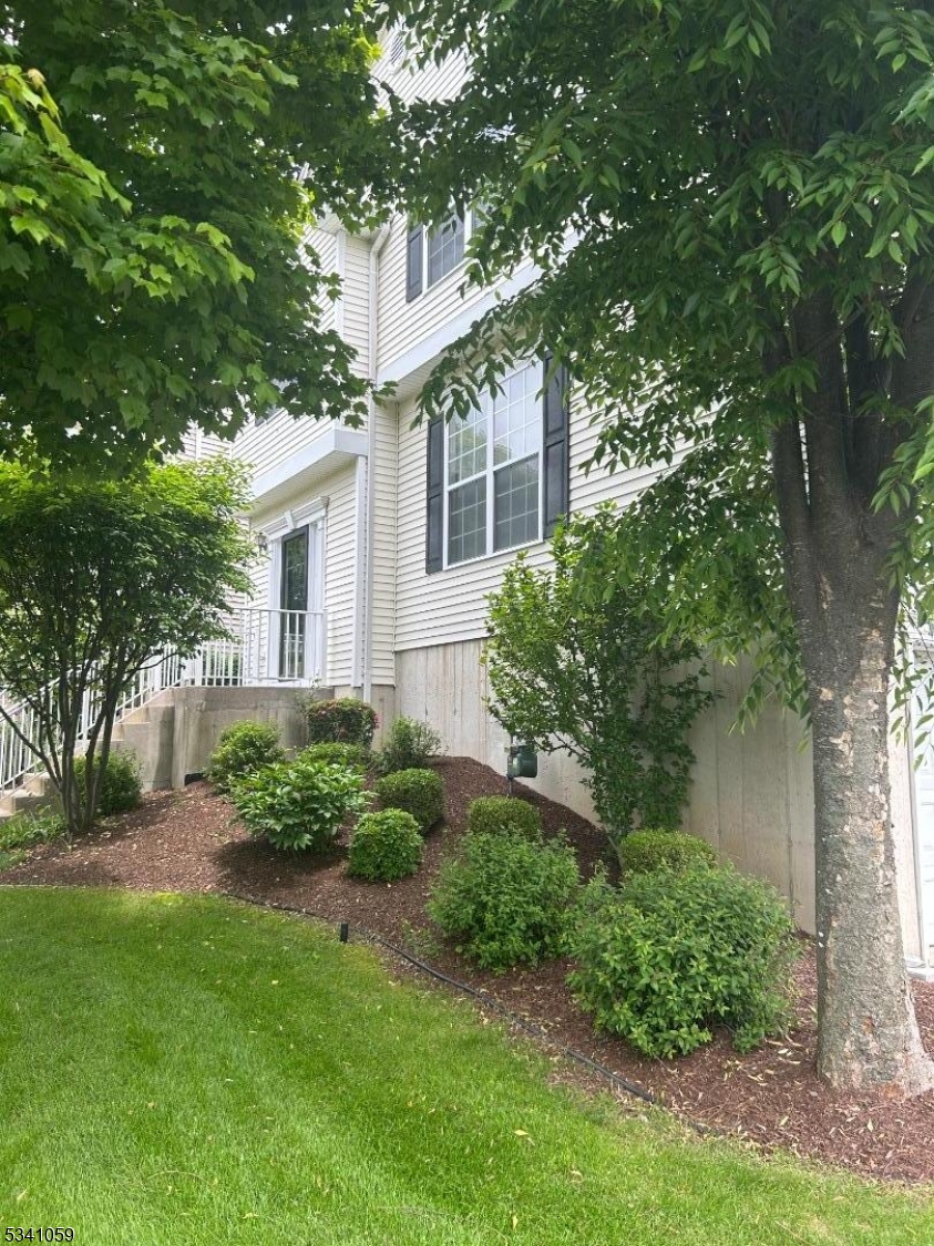 18 Brock Ln