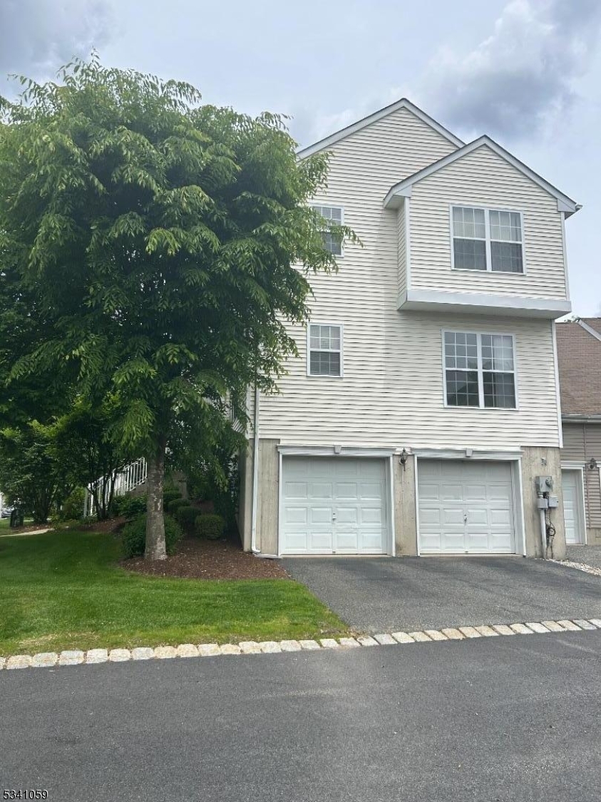 18 Brock Ln