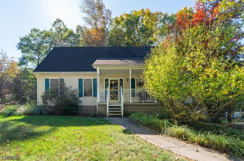 Photo of 22 Chubby Ln, Montague, NJ 07827 (MLS # 3991411)