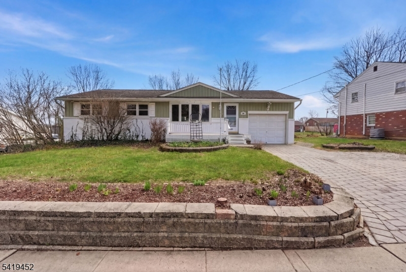 808 Charles Rd