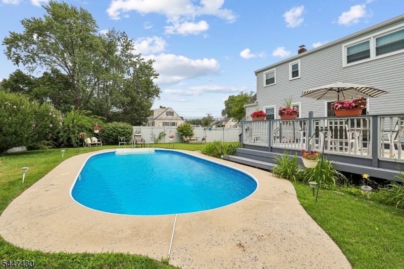 88 Bentley Ave