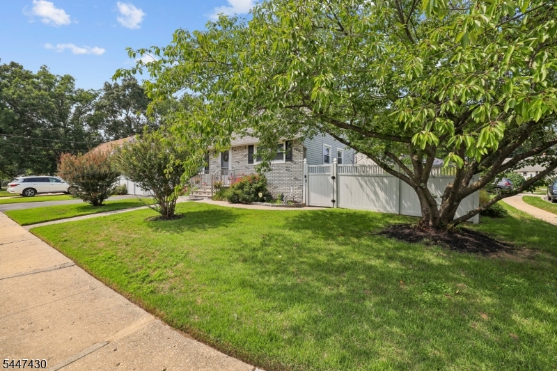 88 Bentley Ave