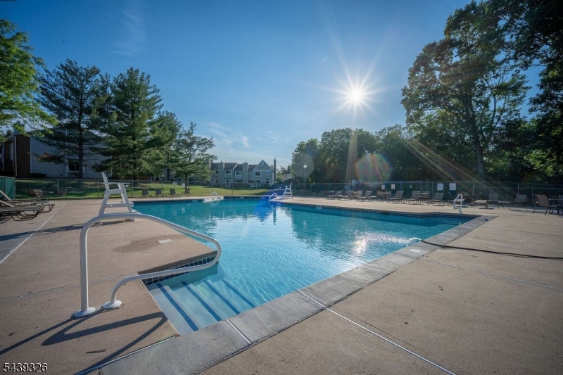 132 Longacre Ct