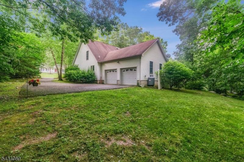11 Minisink Dr