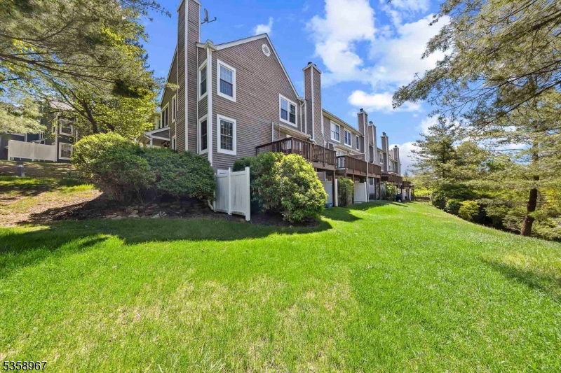 134 Hawthorne Ct