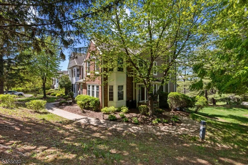 134 Hawthorne Ct