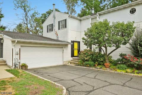 Photo of 658 Ridgewood Rd #2, Maplewood, NJ 07040 (MLS # 3993842)