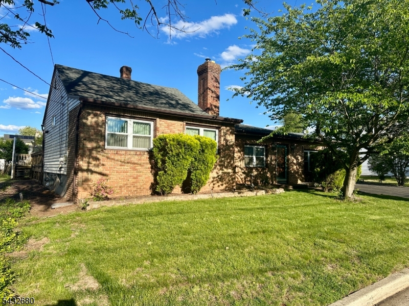 11 Demarest Pl