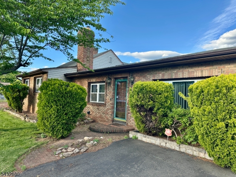 11 Demarest Pl