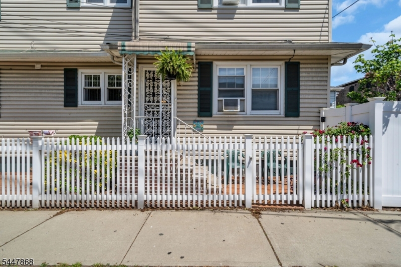 116 1St St