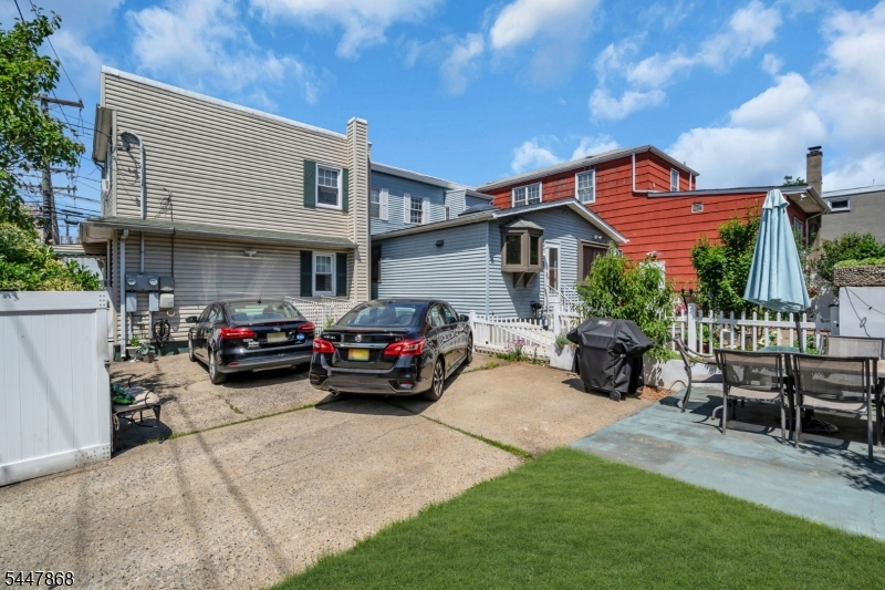 116 1St St