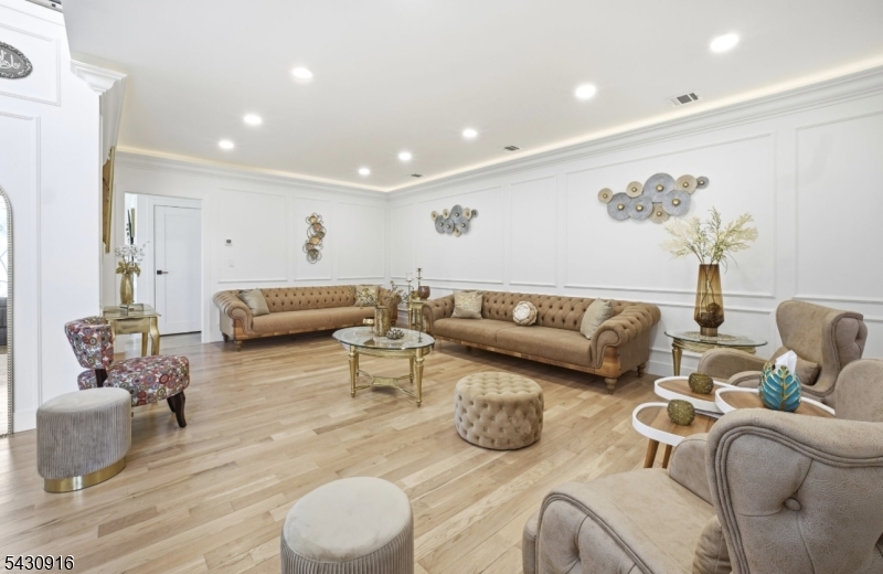 25 Mayfair Pl