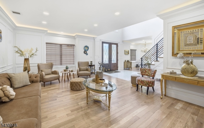 25 Mayfair Pl