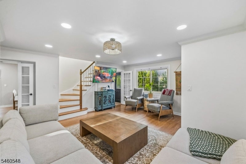 32 New St
