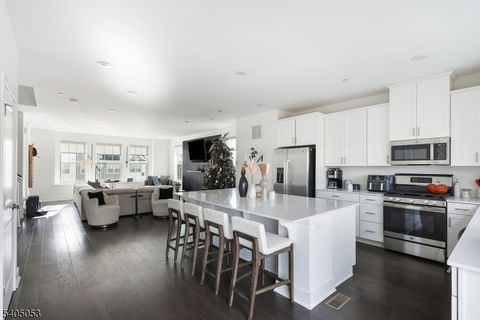 10 Dorchester Ln 10 East Hanover Twp. NJ 07936