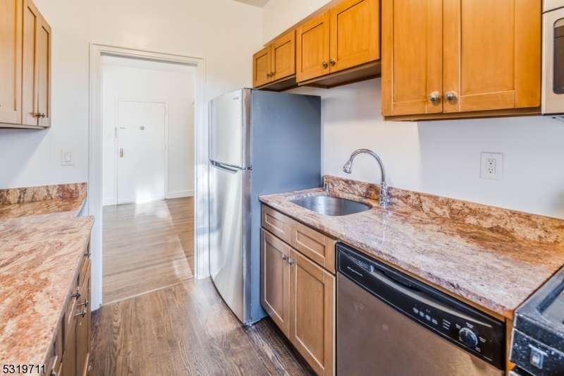 10 N Ridgewood Rd 412