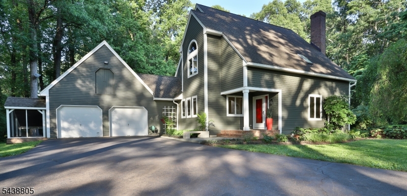 4 Deerwood Dr