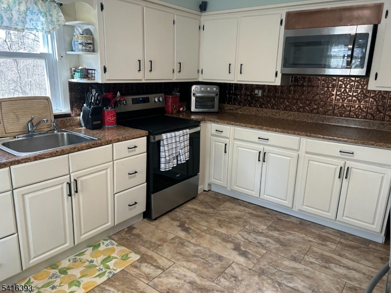 3 Crystal Springs Rd