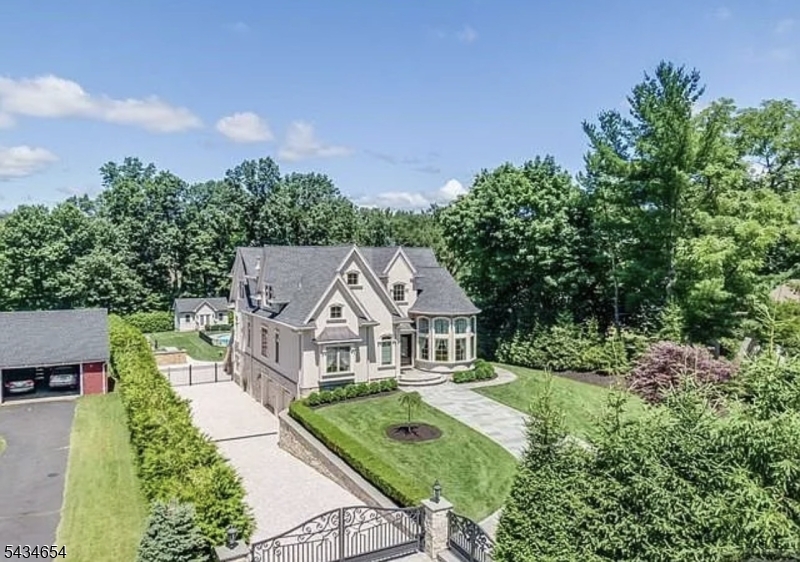 63 Grandview Ave