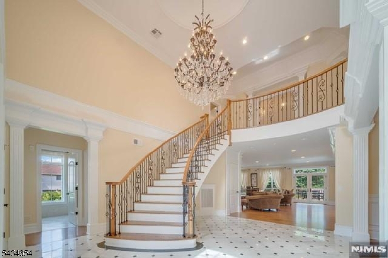 63 Grandview Ave