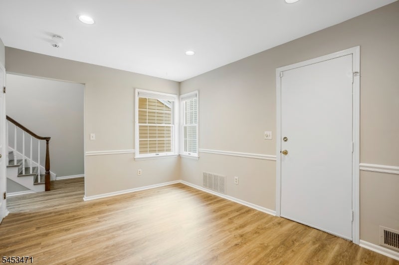 54 Eton Ct