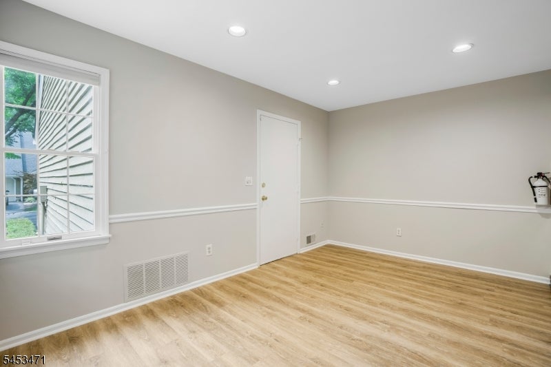 54 Eton Ct