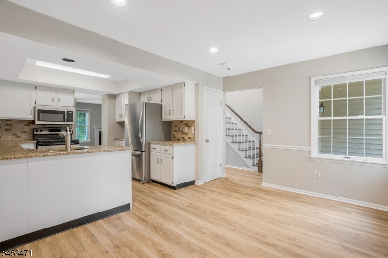 54 Eton Ct