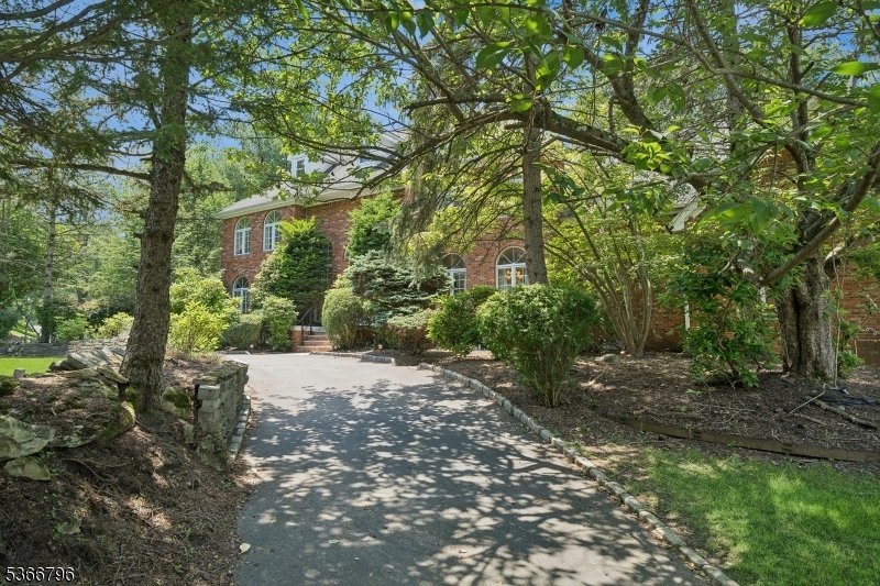17 N Ridge Rd