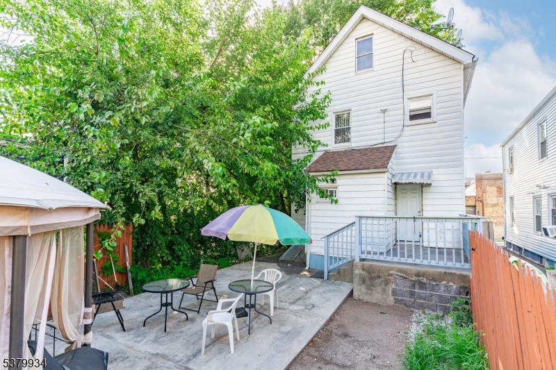 42 Sharon Ave