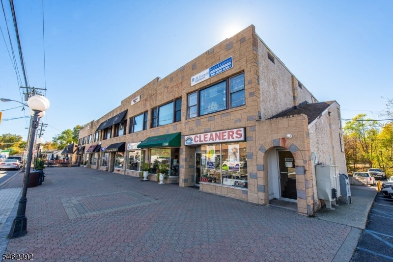 5 W Main St
