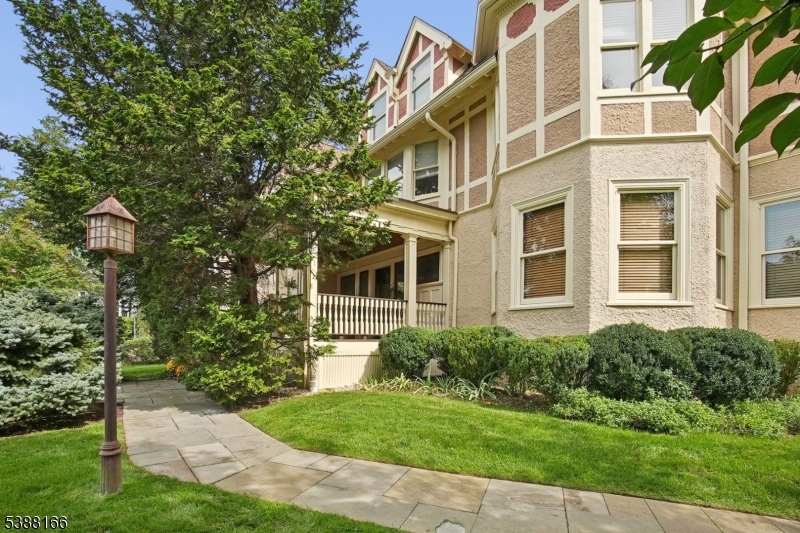 181 Summit Ave