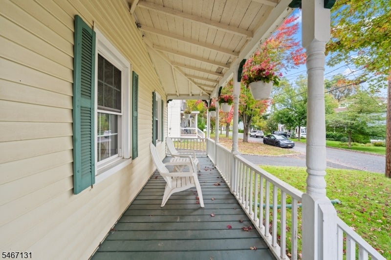 11 Belmont Ave