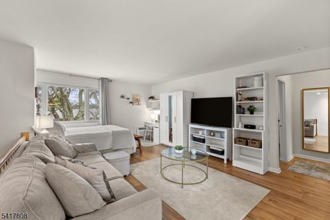 9 Wedgewood Drive, Unit 93 93 Verona Twp. NJ 07044