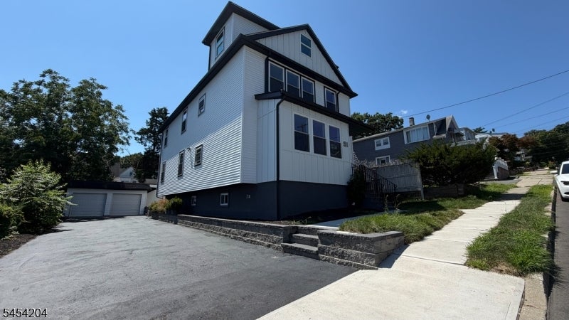 51 John Ryle Ave A