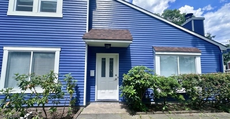 221 Myrtle Ave