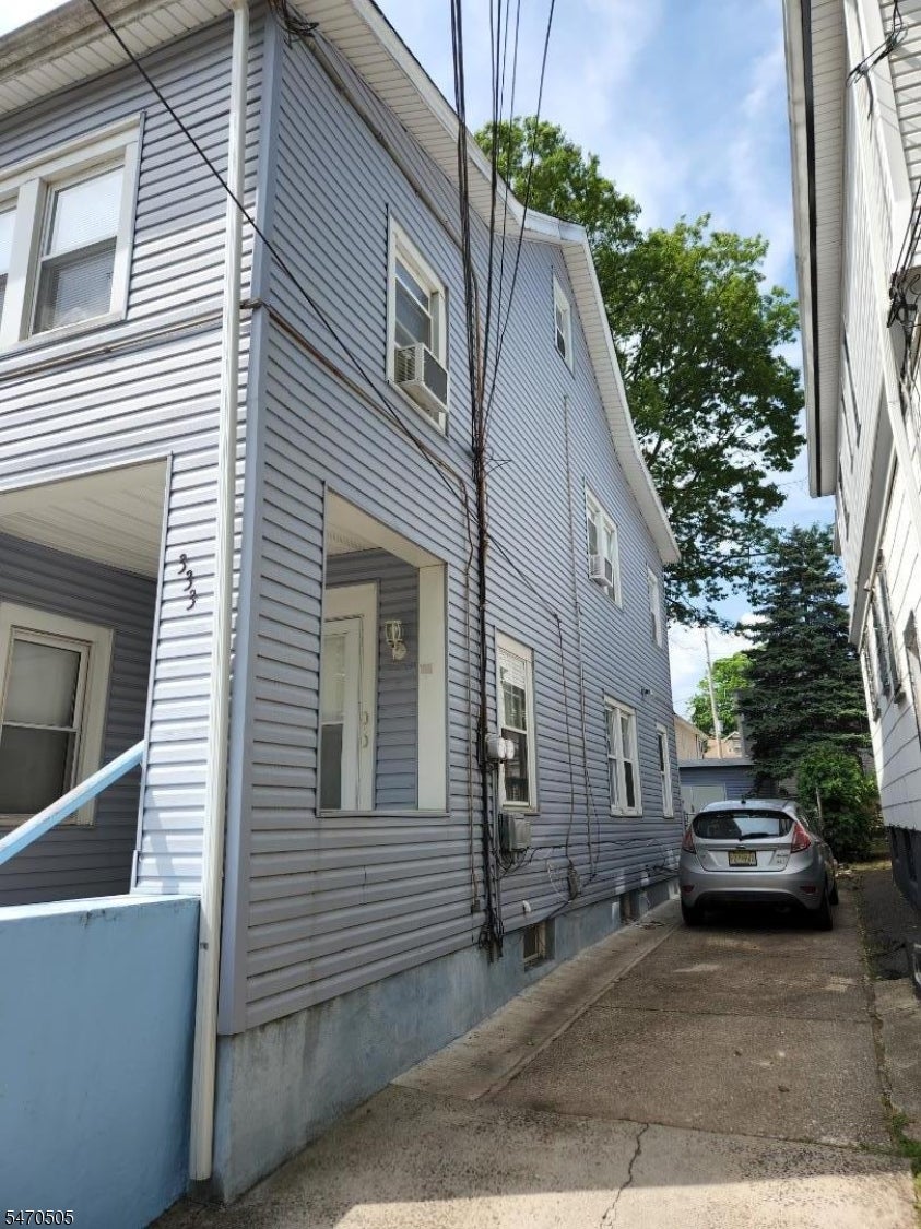 333 White St