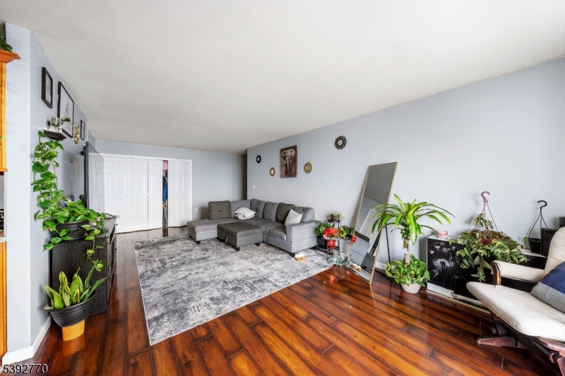 704 712 N Broad St 8B