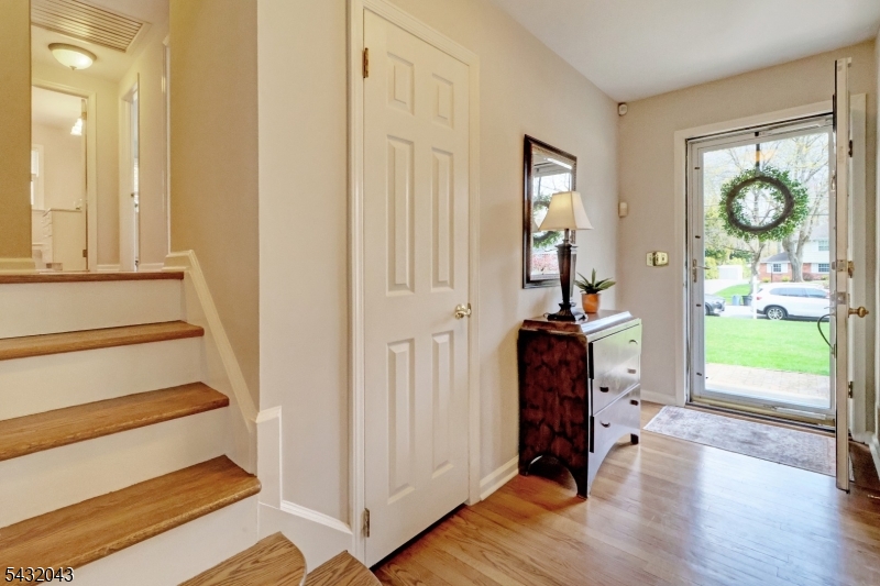 2 Midwood Dr