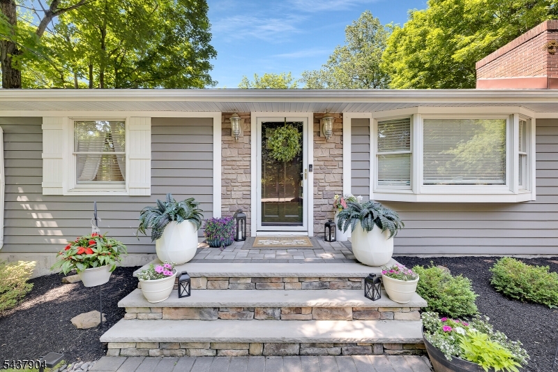 231 Stirling Rd