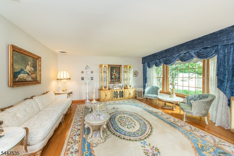 21 Bates Dr