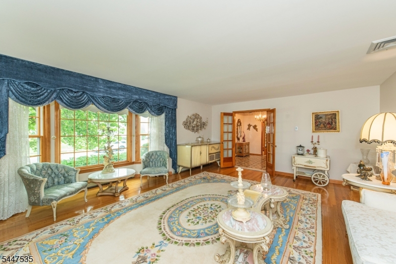 21 Bates Dr
