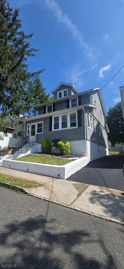 2043-2045 Ostwood Ter