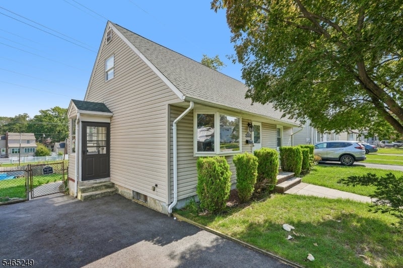 17 Bryant Ave